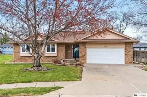 9102 Grove Ct, La Vista, NE 68128
