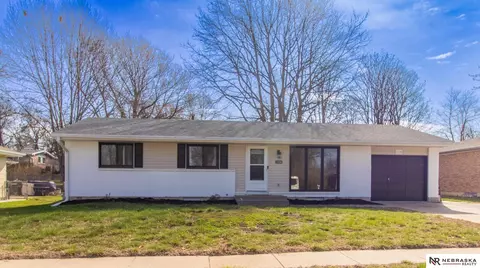 1330 Sycamore Dr, Lincoln, NE 68510