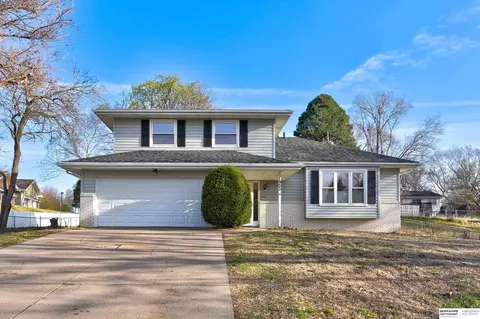 1902 Terry Ave, Bellevue, NE 68005