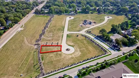 2220 Autumn Ct, Lincoln, NE 68512