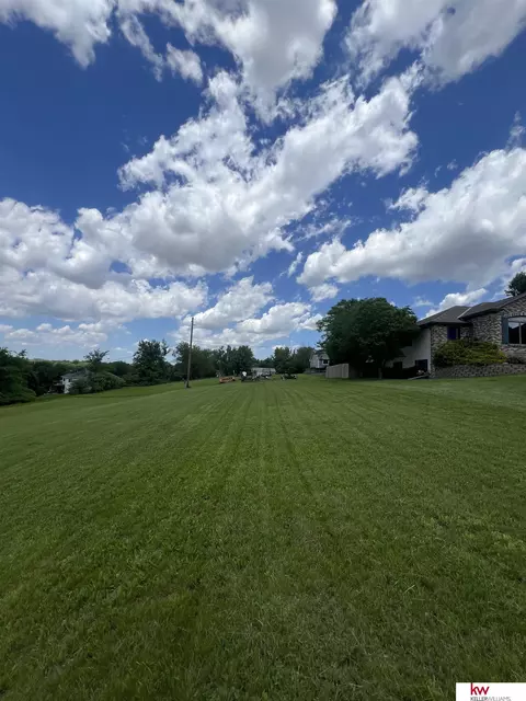 1704 Beaver Lake Blvd, Plattsmouth, NE 68048