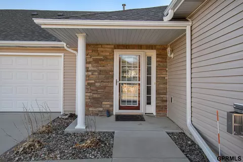 8655 N 161st Plz, Bennington, NE 68007