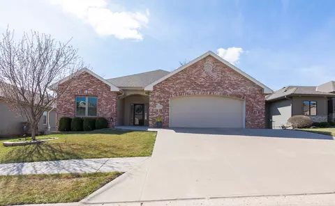 1416 S 190th Plz, Omaha, NE 68130