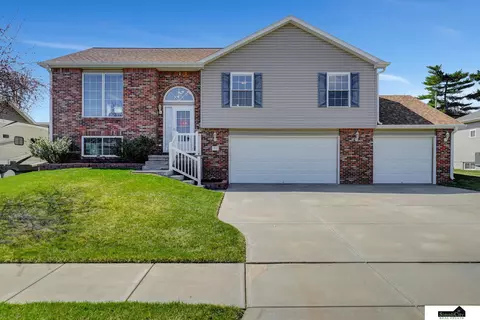 7929 Leo Ln, Lincoln, NE 68505