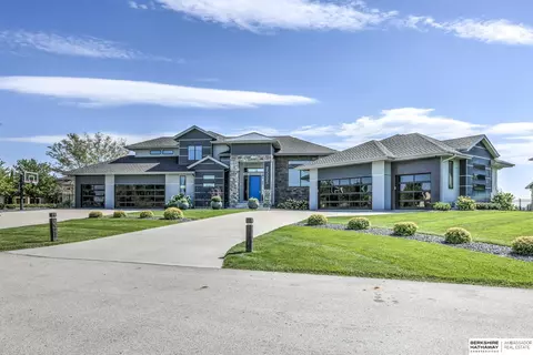 25025 Farnam Cir, Waterloo, NE 68069