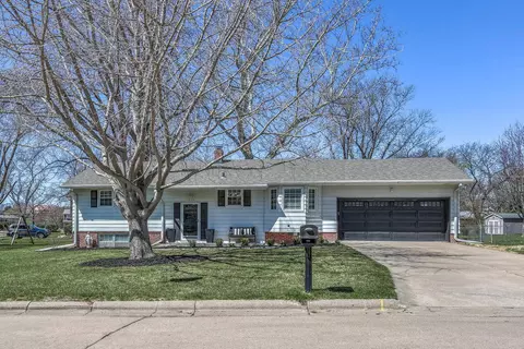 1636 S 98 St, Omaha, NE 68124