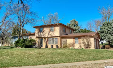 3906 N 97th St, Omaha, NE 68134