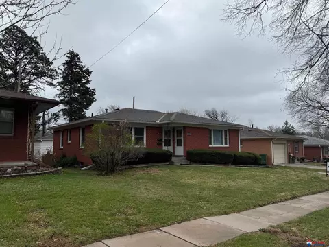 856 S 39th St, Lincoln, NE 68510