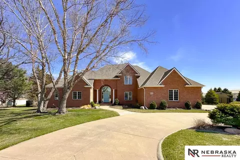 721 S 210 Cir, Elkhorn, NE 68022