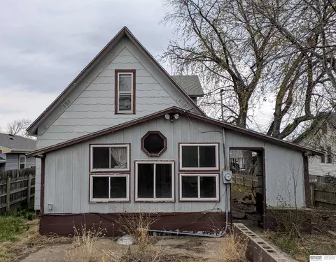 2219 Monroe St, Omaha, NE 68107