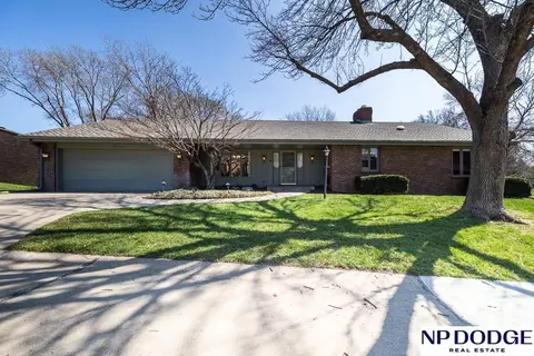 1820 Greenbriar Ln, Lincoln, NE 68506