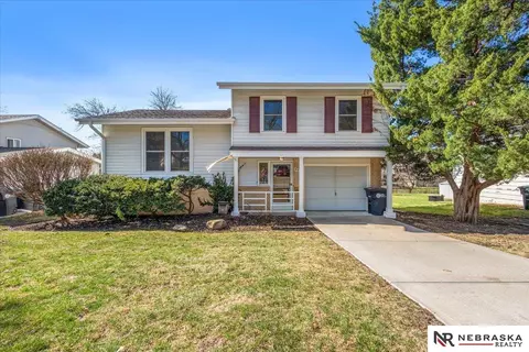 9305 Meadow Dr, Omaha, NE 68114