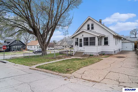 5922 S 15 St, Omaha, NE 68107