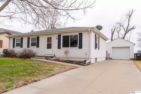 8103 Gold St, Omaha, NE 68124