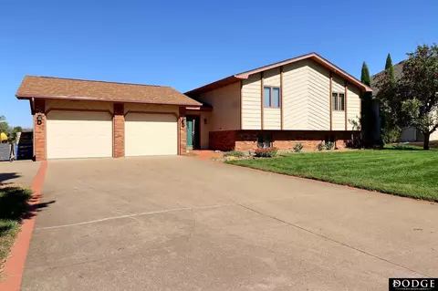 5101 Ventura Dr, Fremont, NE 68025