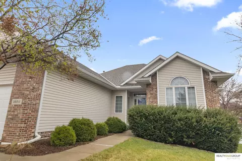16011 Sahler Cir, Omaha, NE 68116