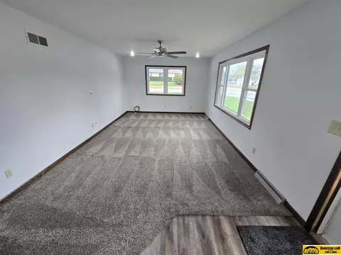 1020 Summit St, Beatrice, NE 68310 photo 3