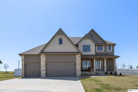 10245 Cove Hollow Dr, Papillion, NE 68046