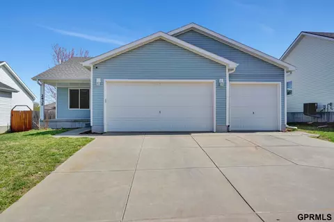 2432 NW 45th St, Lincoln, NE 68524