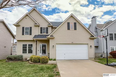 4812 Cedarbrook Dr, Council Bluffs, IA 51503
