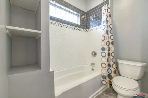 Bath - 601 Grable Ave, Beatrice, NE 68310 photo 2 of 6