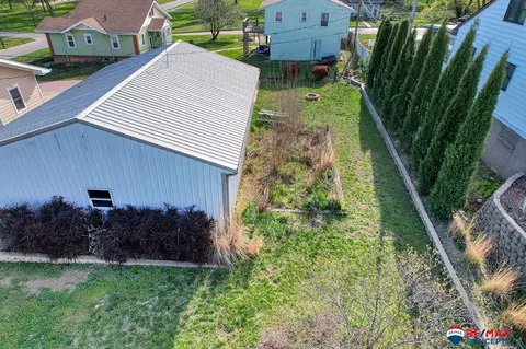 Exterior - 601 Grable Ave, Beatrice, NE 68310 photo 3 of 9