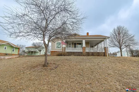 Exterior - 601 Grable Ave, Beatrice, NE 68310 photo 4 of 9