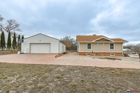 Exterior - 601 Grable Ave, Beatrice, NE 68310 photo 9 of 9