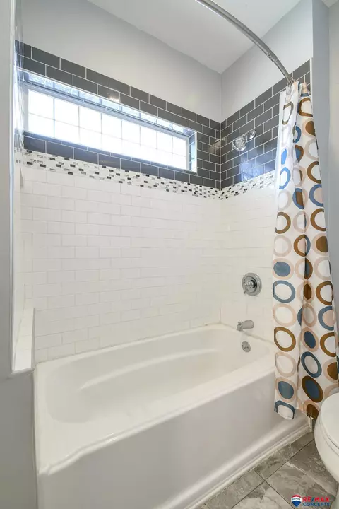 Bath - 601 Grable Ave, Beatrice, NE 68310 photo 3 of 6