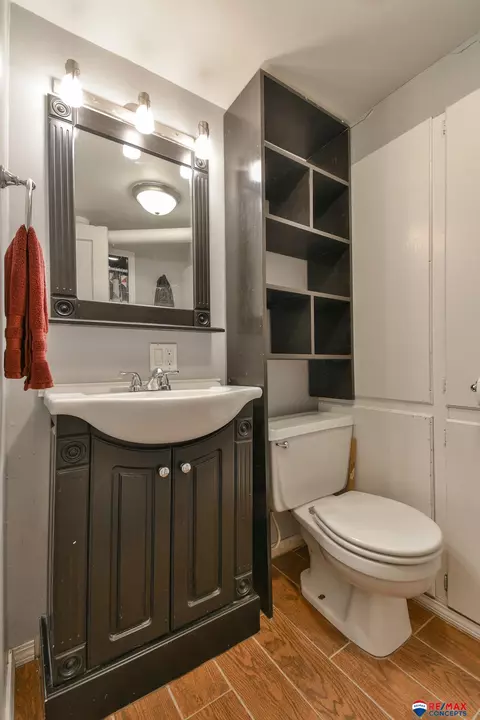 Bath - 601 Grable Ave, Beatrice, NE 68310 photo 5 of 6