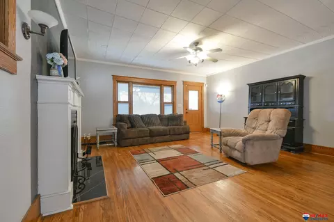 Living - 601 Grable Ave, Beatrice, NE 68310 photo 1 of 3
