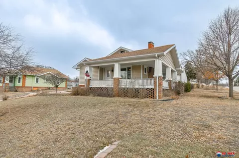 Exterior - 601 Grable Ave, Beatrice, NE 68310 photo 6 of 9