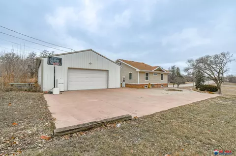 Exterior - 601 Grable Ave, Beatrice, NE 68310 photo 8 of 9
