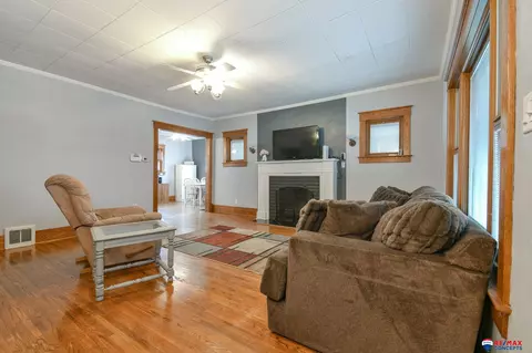 Living - 601 Grable Ave, Beatrice, NE 68310 photo 3 of 3