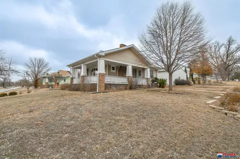 Exterior - 601 Grable Ave, Beatrice, NE 68310 photo 7 of 9
