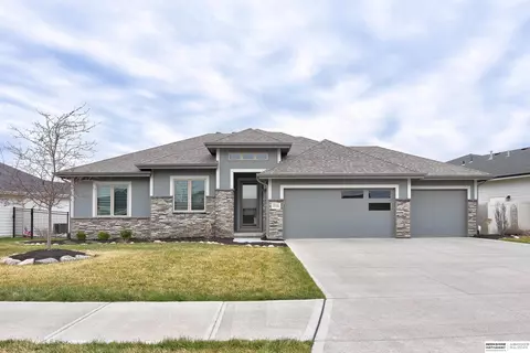 10106 S 181 St, Omaha, NE 68136