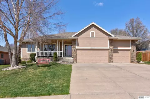 15210 Jaynes St, Omaha, NE 68116