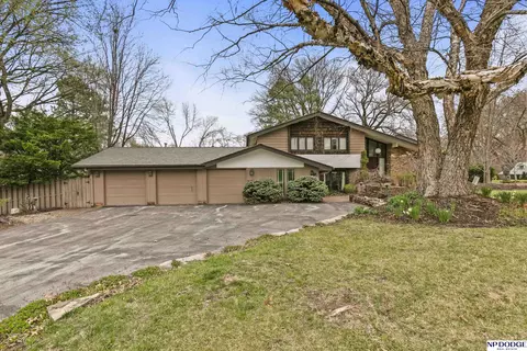 9958 Spring Cir, Omaha, NE 68124