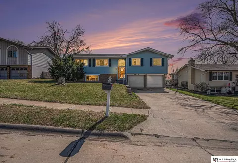 2809 Greensboro Ave, Bellevue, NE 68005