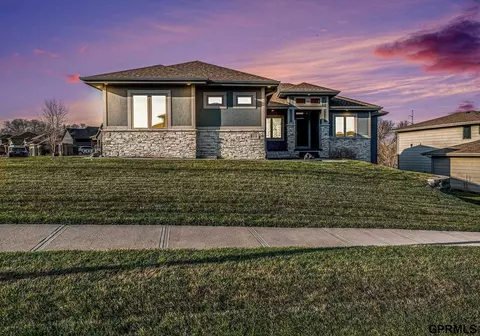18720 Patrick Ave, Elkhorn, NE 68022