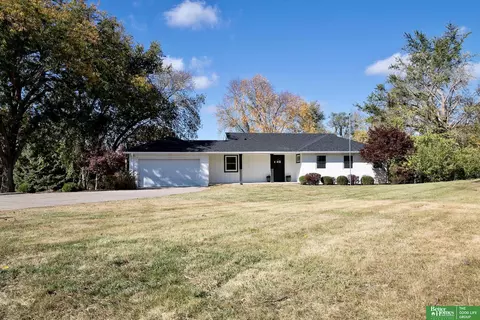 7904 Pacific St, Omaha, NE 68114