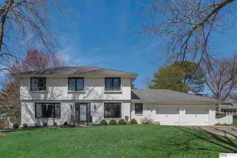 9918 Harney Pkwy N, Omaha, NE 68114