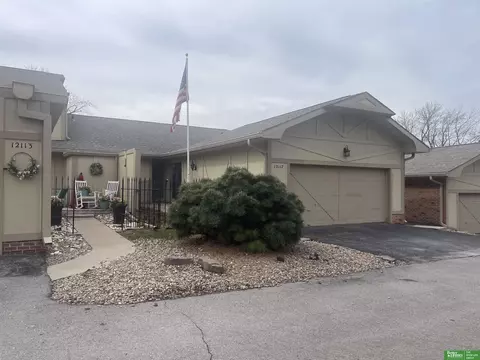 12117 Y Plz, Omaha, NE 68137