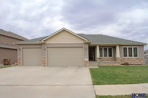 7750 Greycliff Dr, Lincoln, NE 68516
