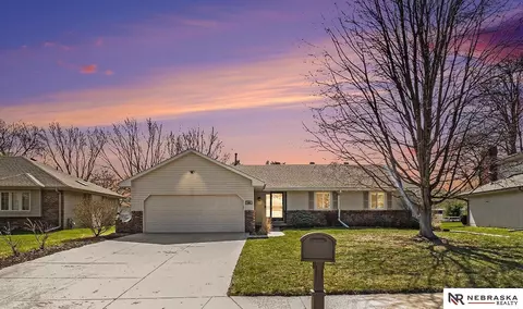 809 S 212th St, Elkhorn, NE 68022