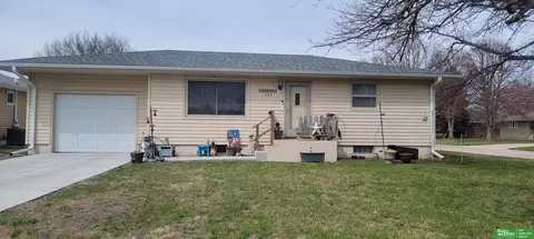 1327 E 14th St, York, NE 68467