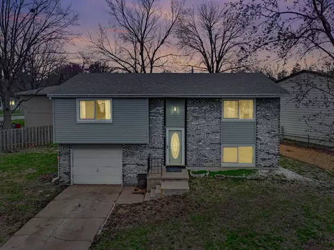 4700 Goldenrod Ln, Lincoln, NE 68512