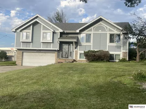 11218 Grande Ave, Omaha, NE 68164