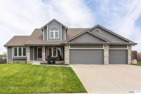 1916 Apollo Ln, Papillion, NE 68133