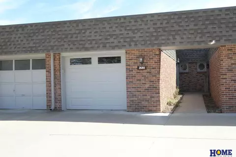 3580 Neerpark Dr, Lincoln, NE 68506